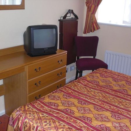 Lakeside Continental Hotel Camberley Esterno foto