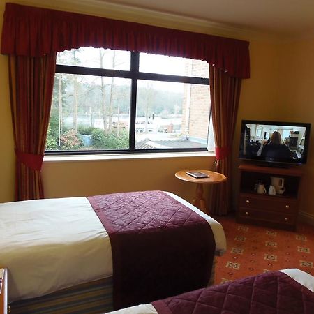 Lakeside Continental Hotel Camberley Esterno foto