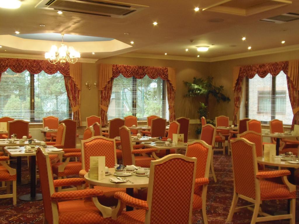 Lakeside Continental Hotel Camberley Esterno foto
