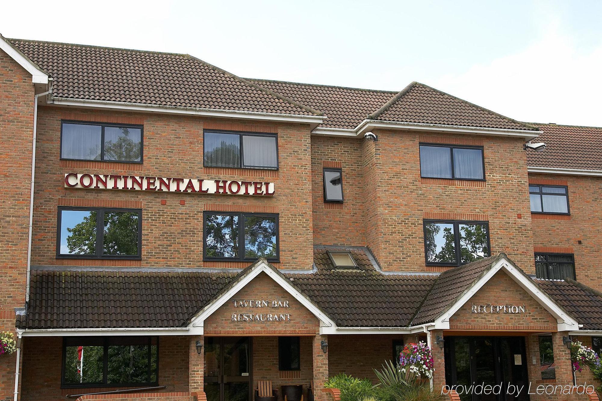 Lakeside Continental Hotel Camberley Esterno foto