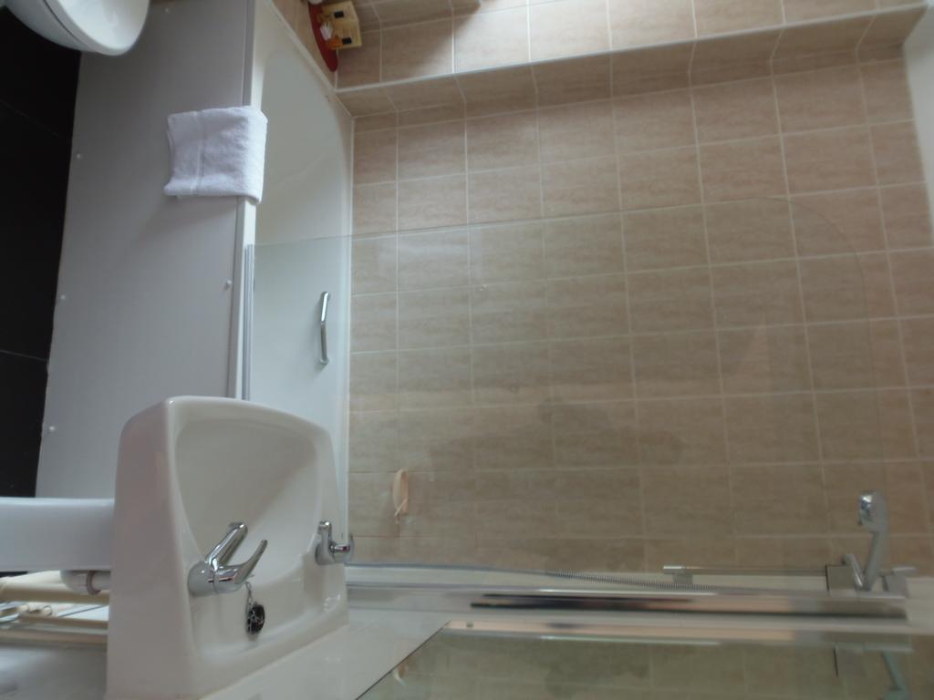 Lakeside Continental Hotel Camberley Esterno foto