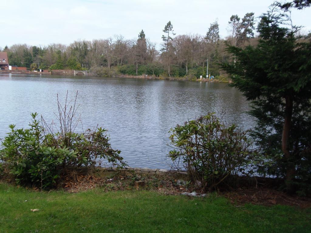 Lakeside Continental Hotel Camberley Esterno foto