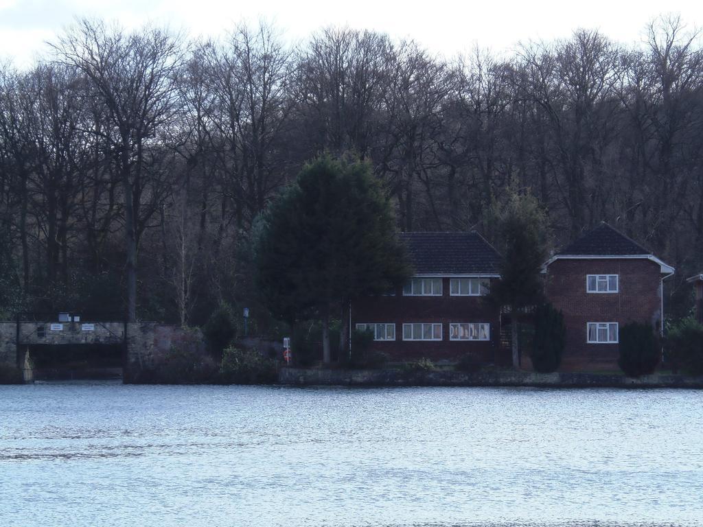 Lakeside Continental Hotel Camberley Esterno foto