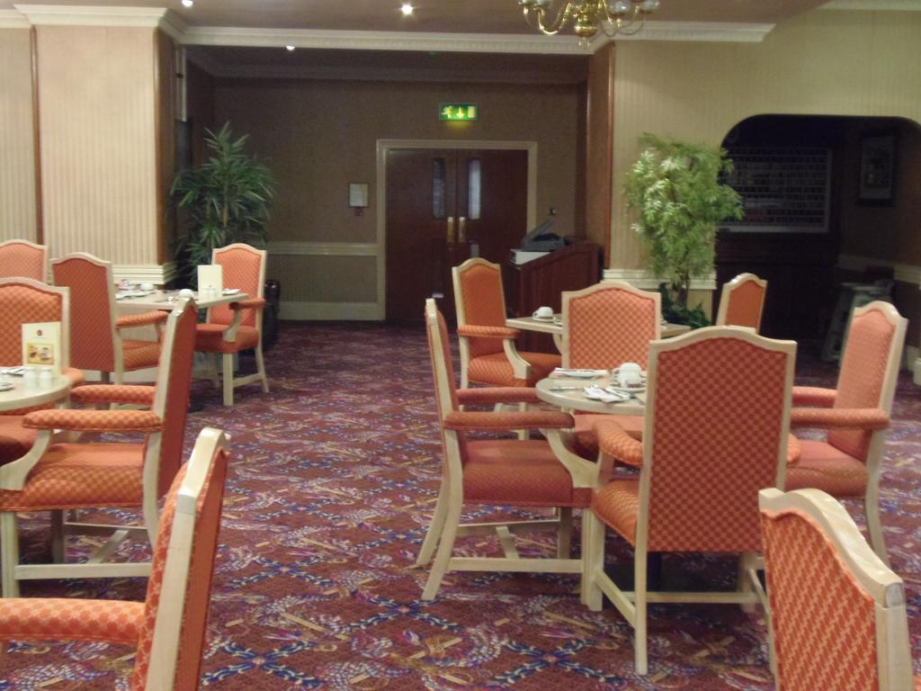 Lakeside Continental Hotel Camberley Esterno foto