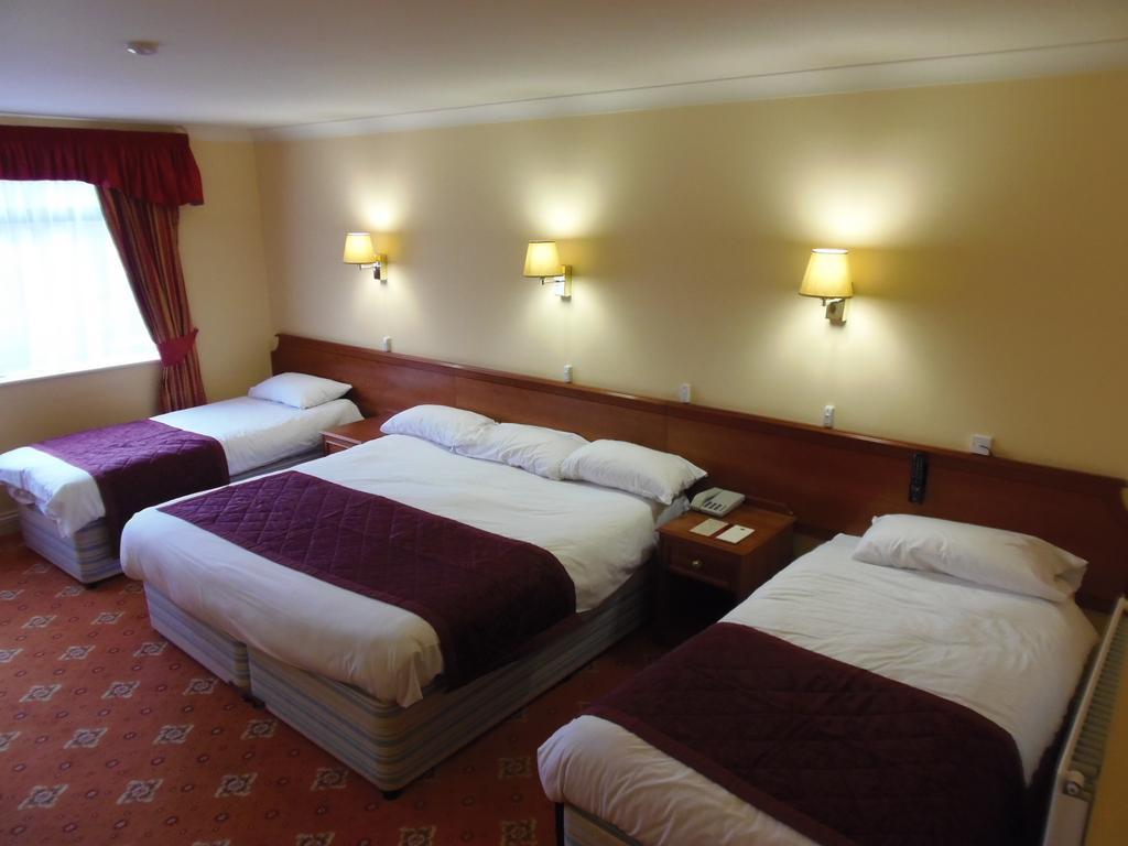Lakeside Continental Hotel Camberley Esterno foto